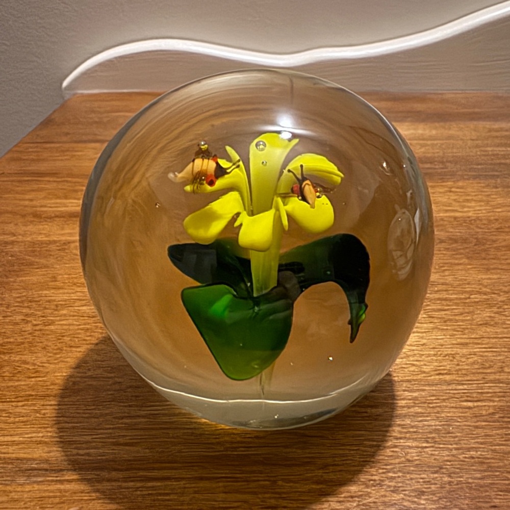 15. Vintage Yellow Flower with Bees Paperweight Collectable